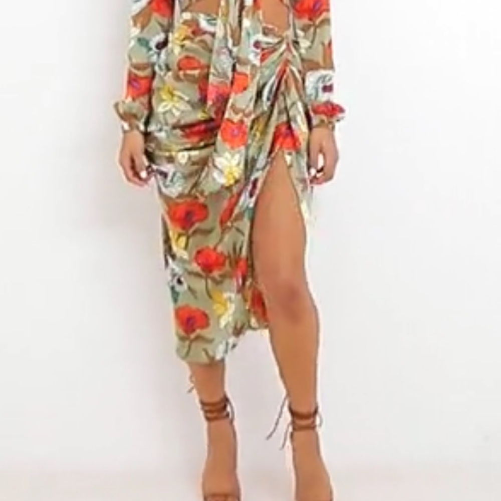 Pretty Little Thing draped satin floral print ruched midi‎ skirt Sz 4